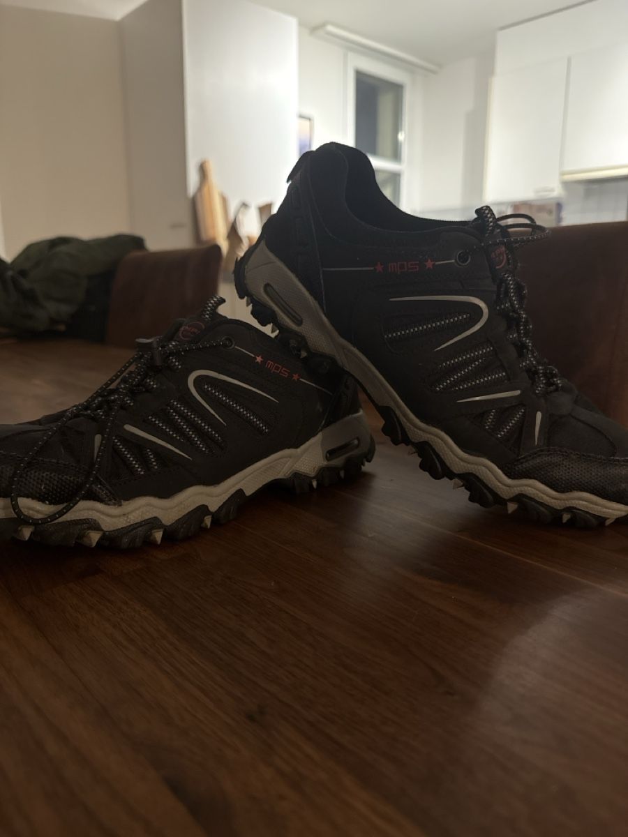 Scarpe da uomo: Wanderschuhe Memphis One wasserdicht Grösse 42 – Usato da Winterthur venduto da Winti_Deal