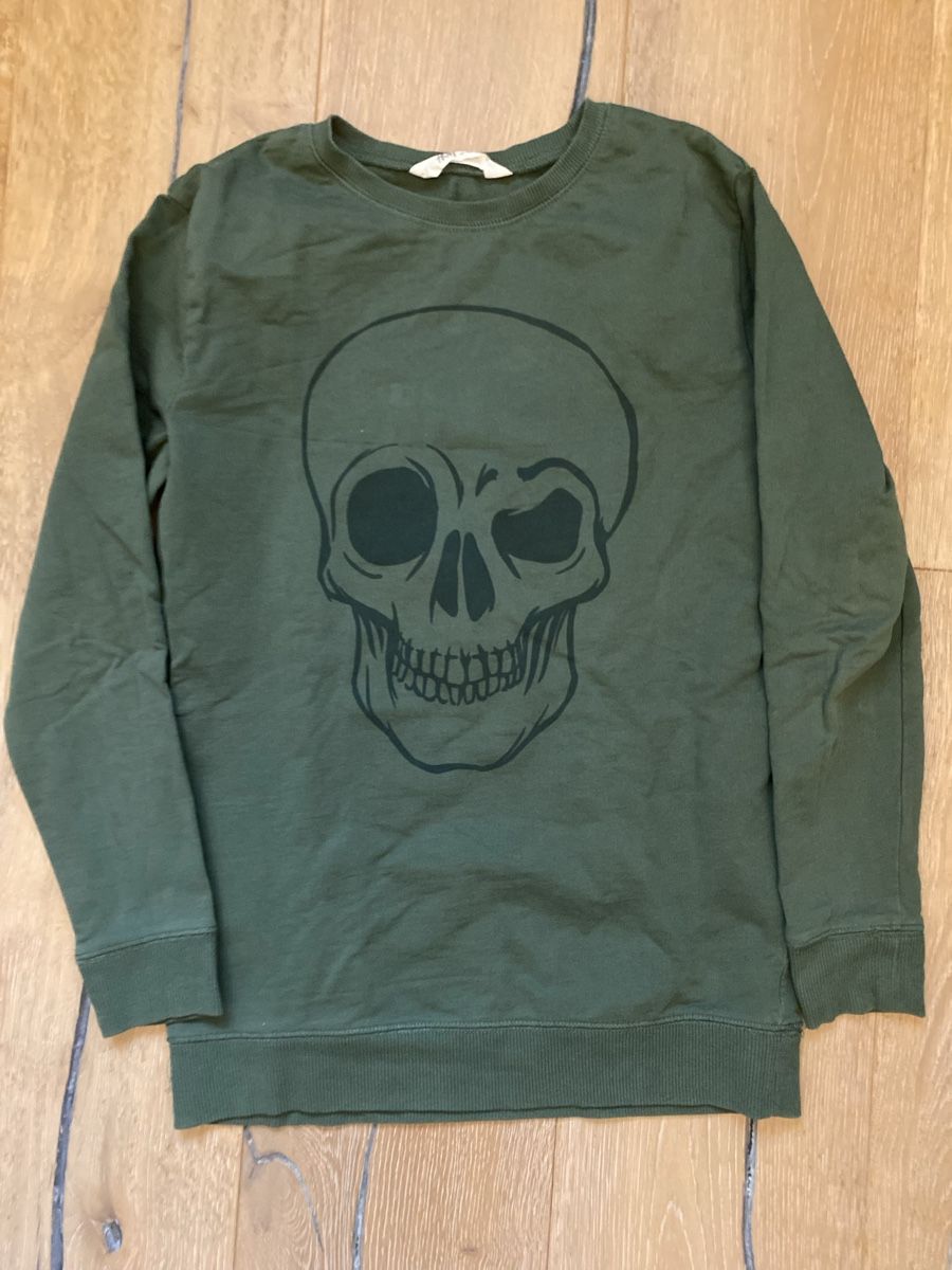 H&M Maglioni & Felpe: Cooler H&M Pullover mit Totenkopf, Khaki, Gr. 146/152 – Usato da Rüti ZH venduto da zoli01 1