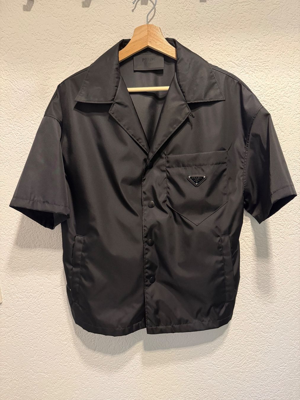 Prada Hemden: Prada Nylon Hemd schwarz – Neu (gemäss Beschreibung) aus Spiez von vvo_627h