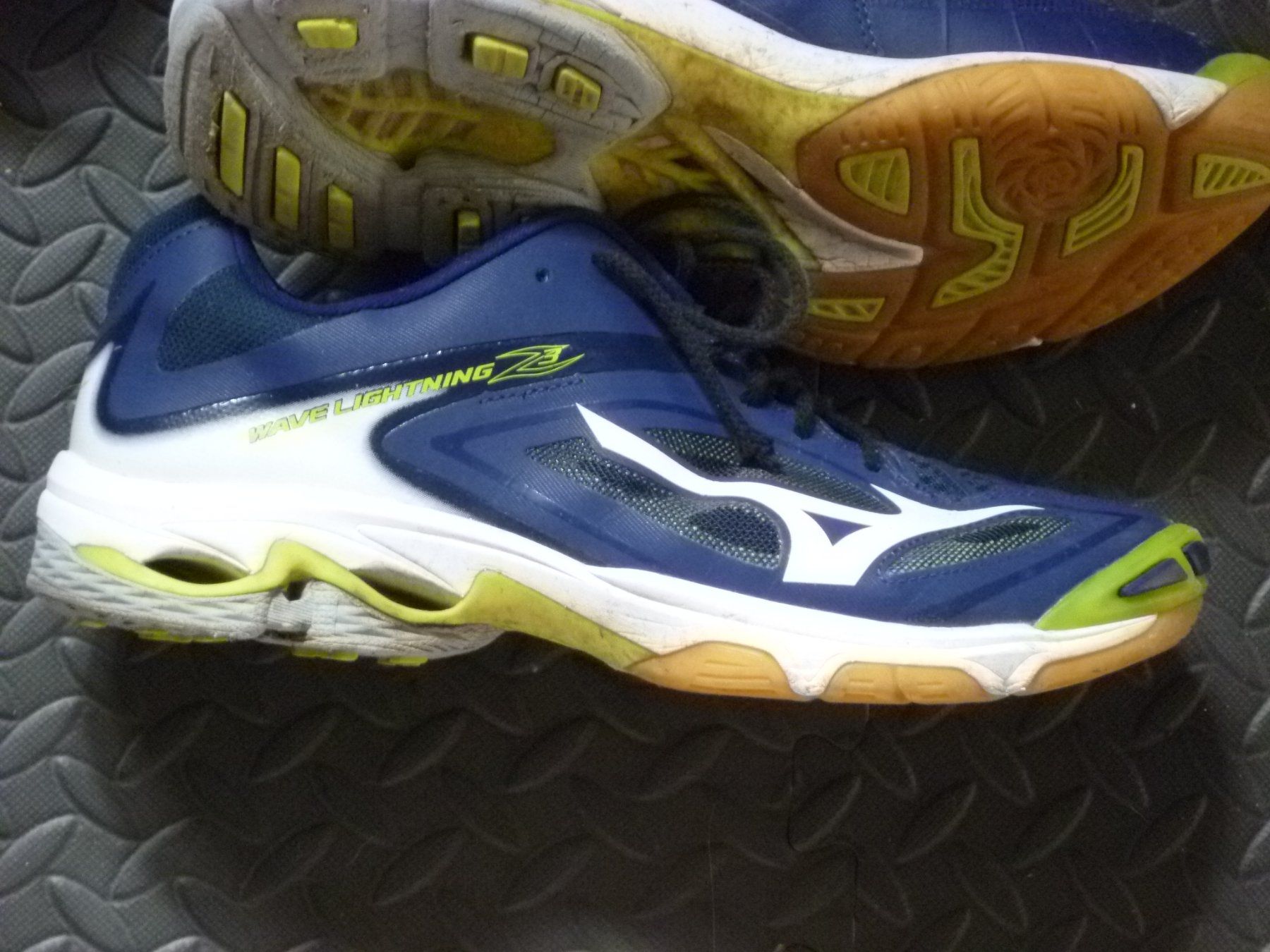 Mizuno Scarpe da uomo: Mizuno Hallenschuhe Gr. 45 – Usato da Safenwil venduto da universum78 1