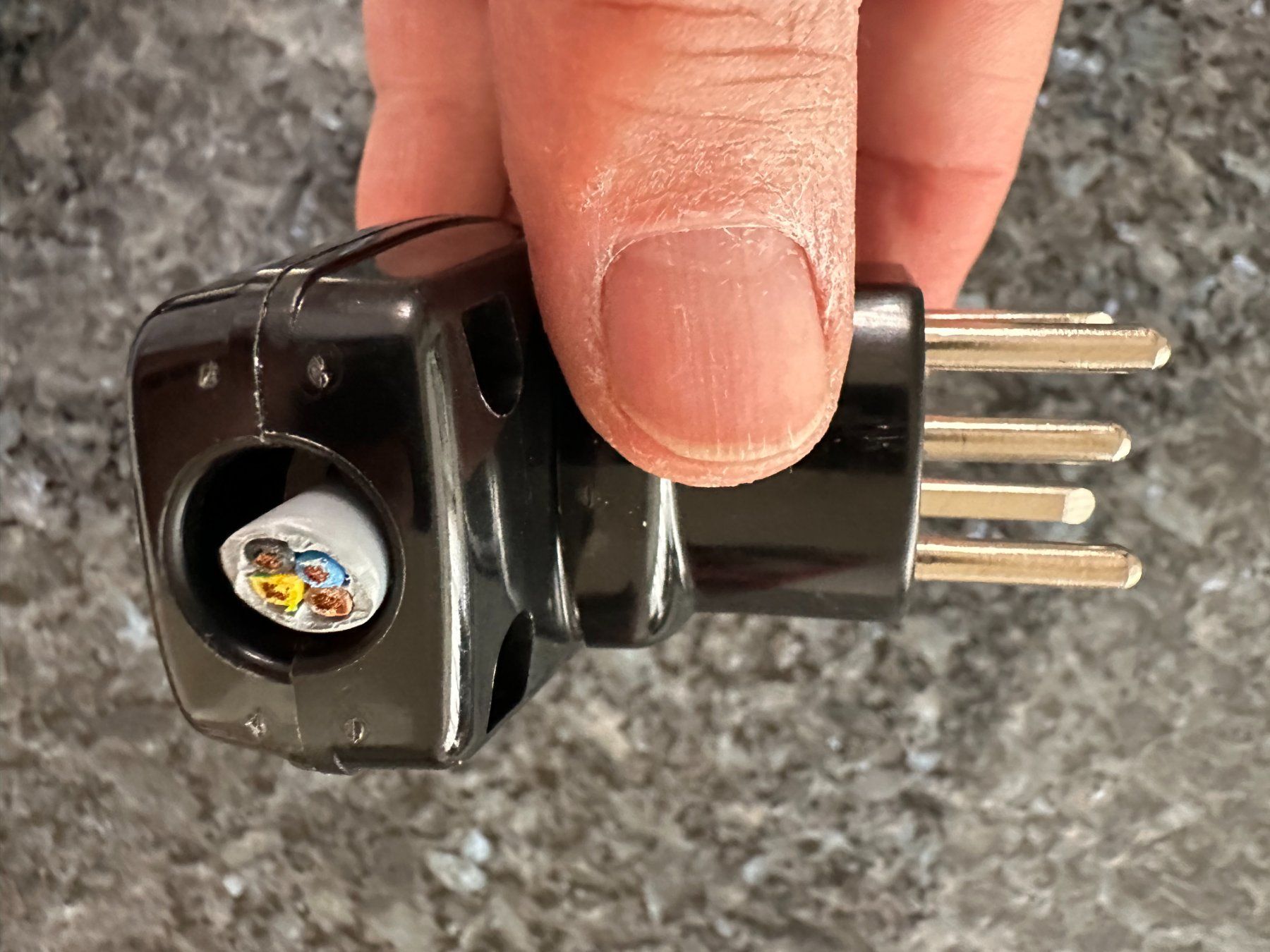Spine: Stecker 380 Volt – Usato da Laupen ZH venduto da Mcafi02