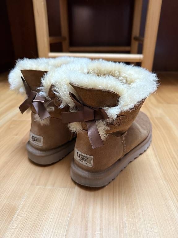 Chaussures femmes: UGG Mini Bailey Bow – D'occasion à Winkel par jbuchwalder17 1