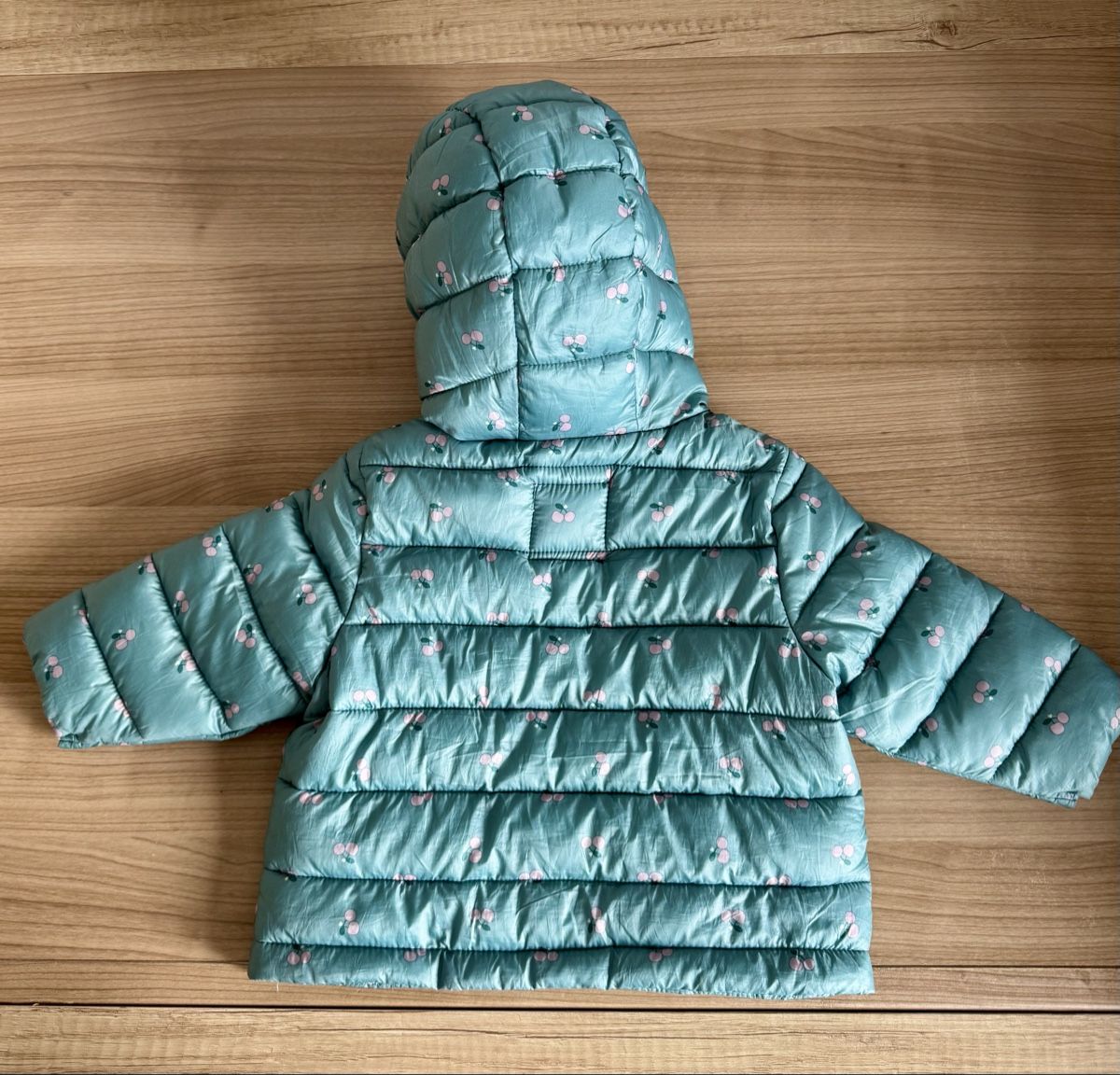Okaidi Jacken & Mäntel: Obaibi Steppjacke Mädchen Gr 68 Cherry-Print – Gebraucht aus Pfäffikon SZ von TanVo 2