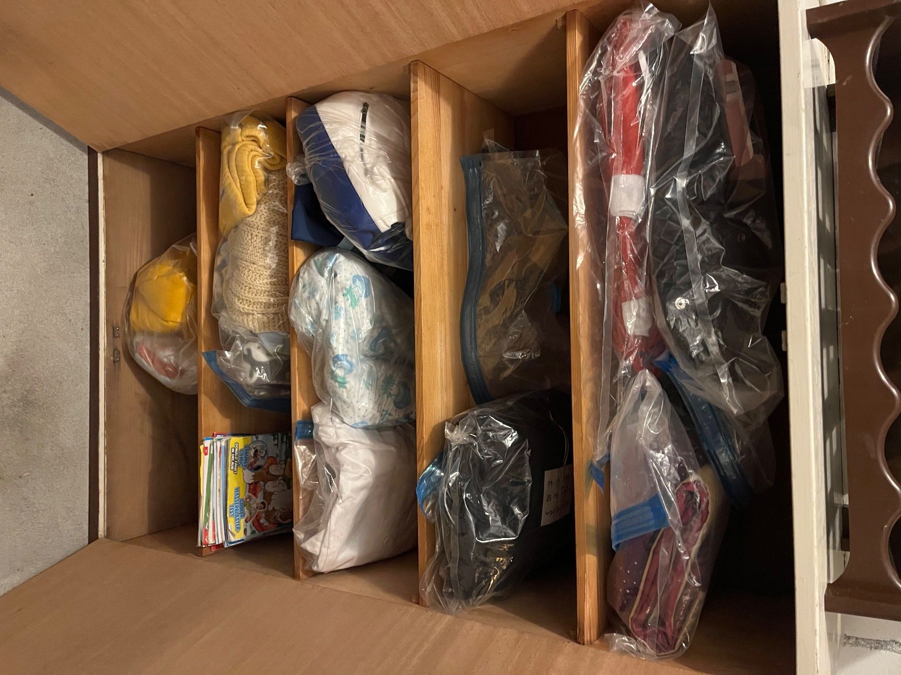 Armadi: Schrank – Usato da Bern venduto da haeev 1