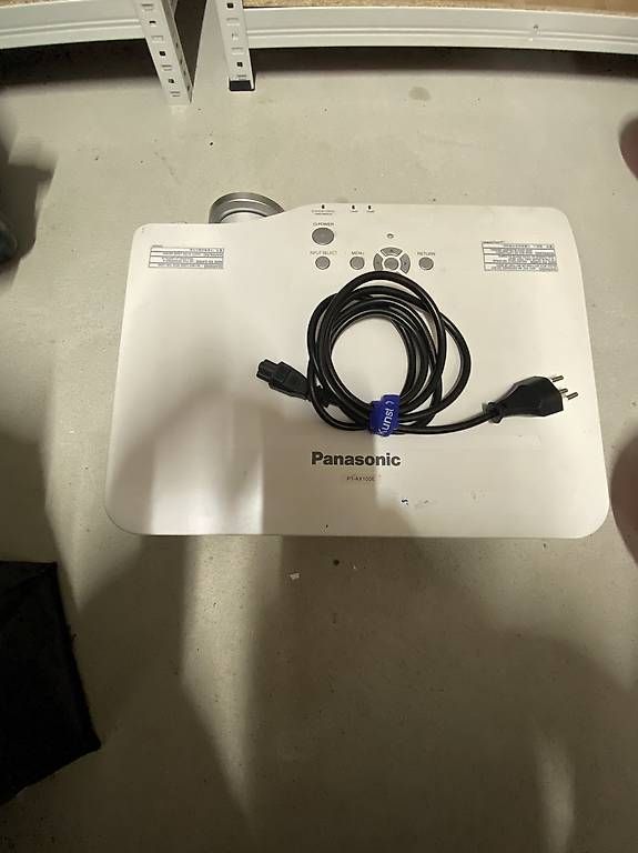 Videoprojektoren: Beamer Panasonic PT-AX100E – Gebraucht aus Basel von rachidou22 1
