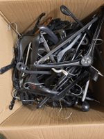 100 schwarze Kleiderbügel aus Plastik