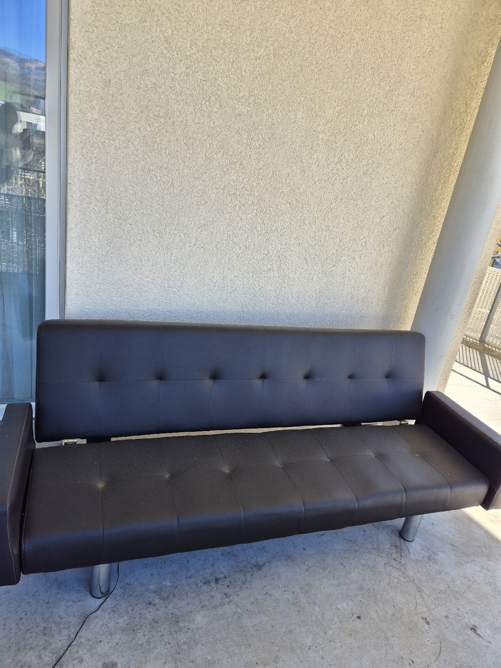 Sofas: Schwarzes Kunstleder Sofa Schlafsofa – Gebraucht aus Seewen SZ von Nu.Nu
