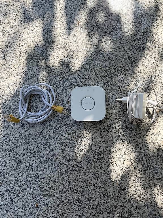 Hub & Switch: Philips Hue Bridge – Usato da Oeschgen venduto da Ebeck01