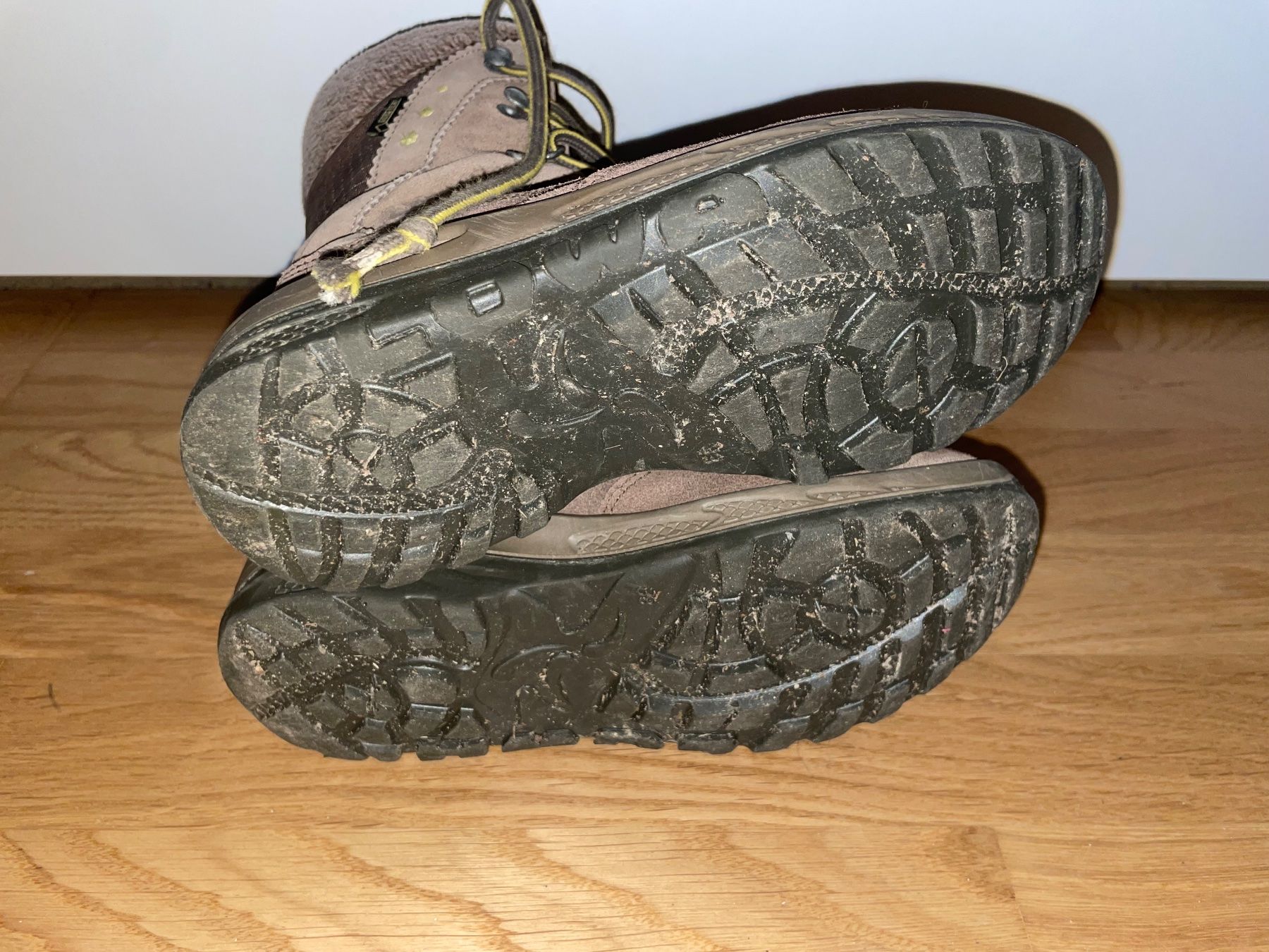 Lowa Scarpe per ragazze: Lowa Winterstefel Gr. 33 Mädchen – Usato da Emmen venduto da Manu4414 2