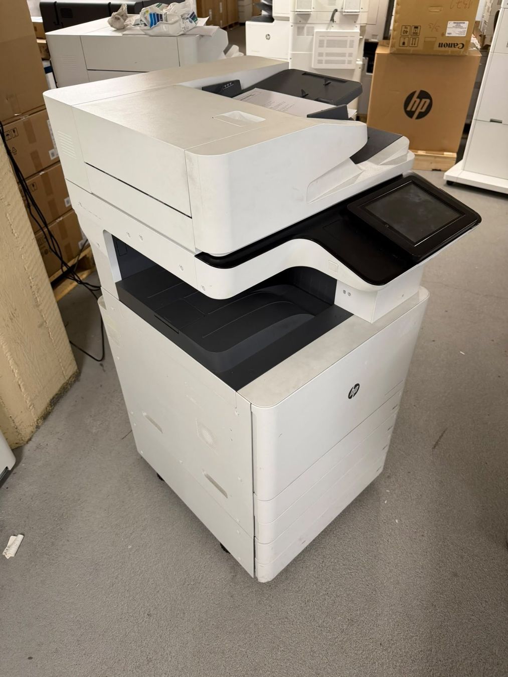 Hewlett Packard Stampanti: HP Color LaserJet Flow E87640 –A3 Farb-Multifunktionsdrucker – Usato da Dottikon venduto da refurbished-IT 3