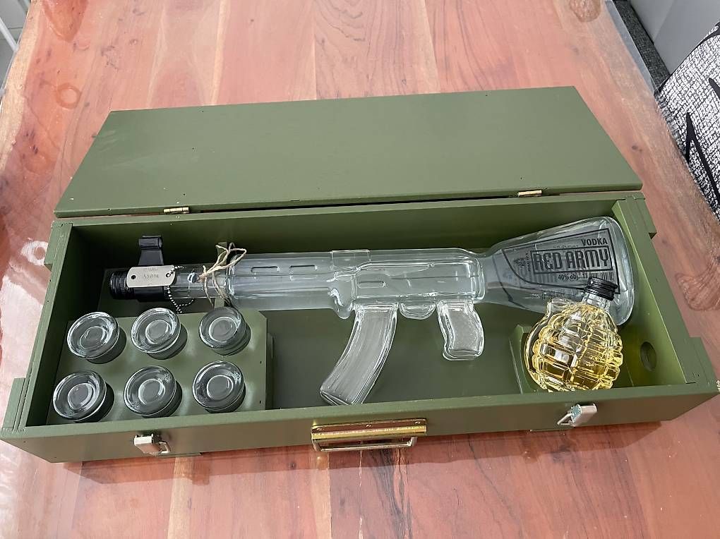 Spiritueux: Red Army Vodka-Set Kalaschnikov – D'occasion à Glattpark(Opfikon) par TheaSeddig 4