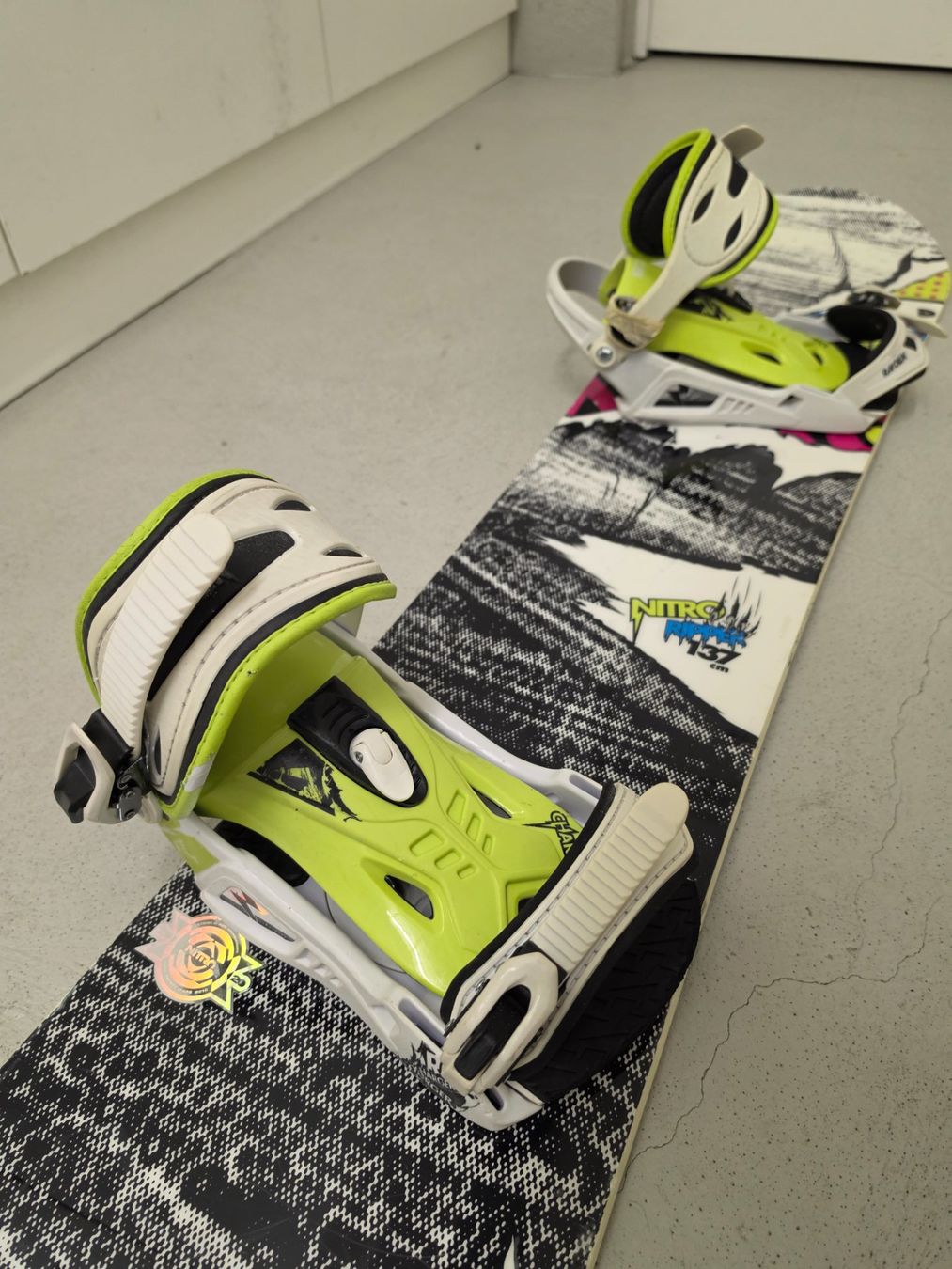 Snowboard Nitro Boards: Nitro Ripper Snowboard 137 cm inkl. Raiden-Bindungen – Gebraucht aus Gossau SG von ada_v6j5 2