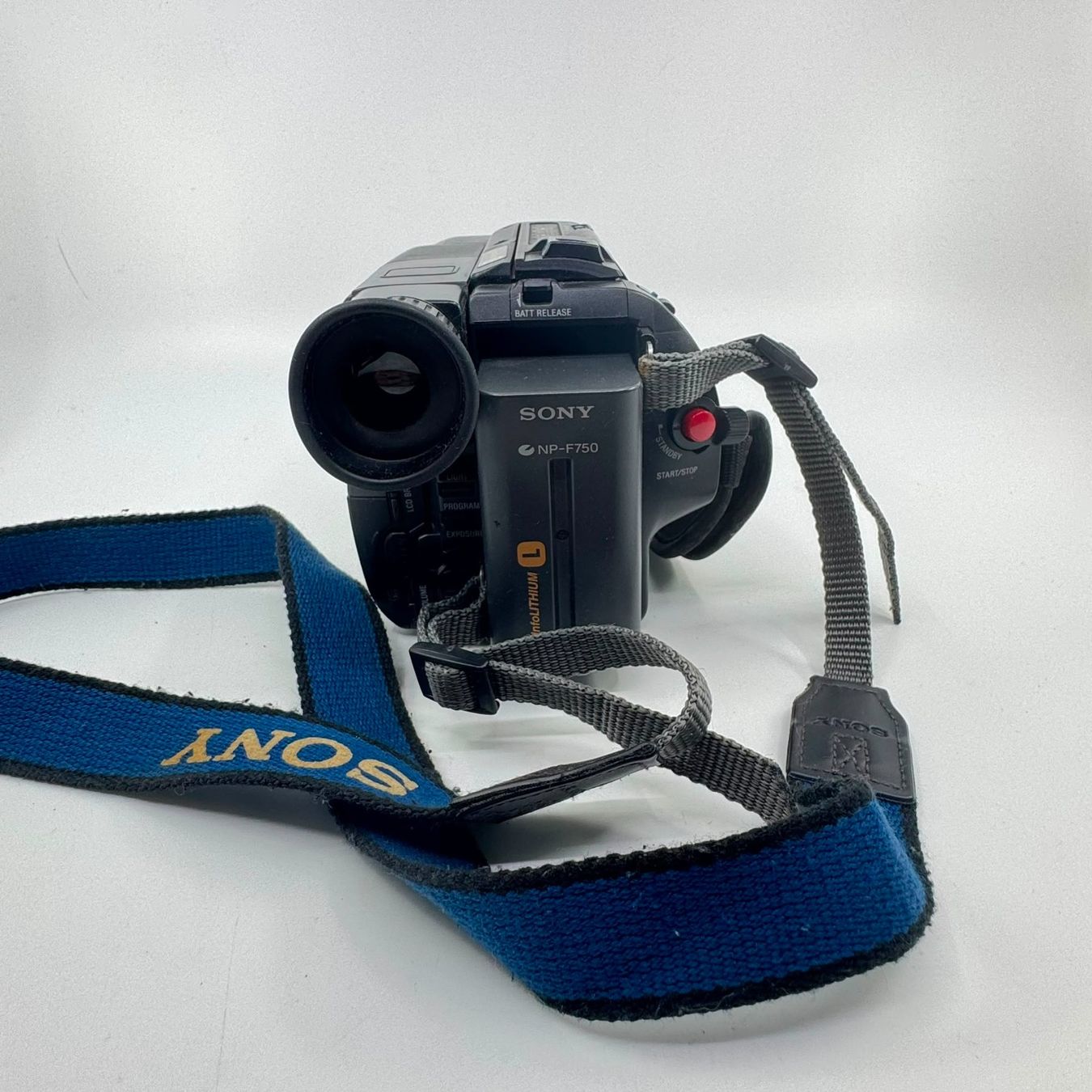 Sony Caméscopes: Sony Handycam Vision CCD-TRV16 Kamera – D'occasion à Herisau par Seyashop1 5