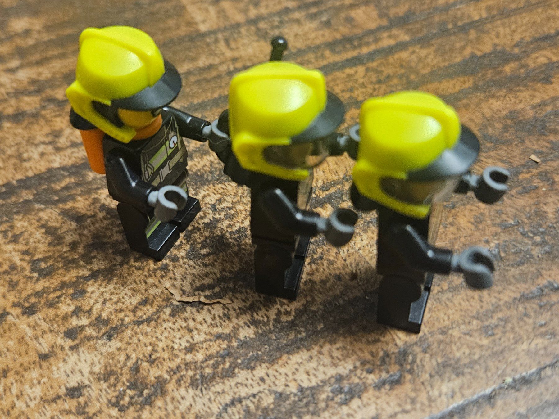 Lego Kit di costruzioni: lego lot de 3 figurines – Usato da Confignon venduto da Ecrofigs 3