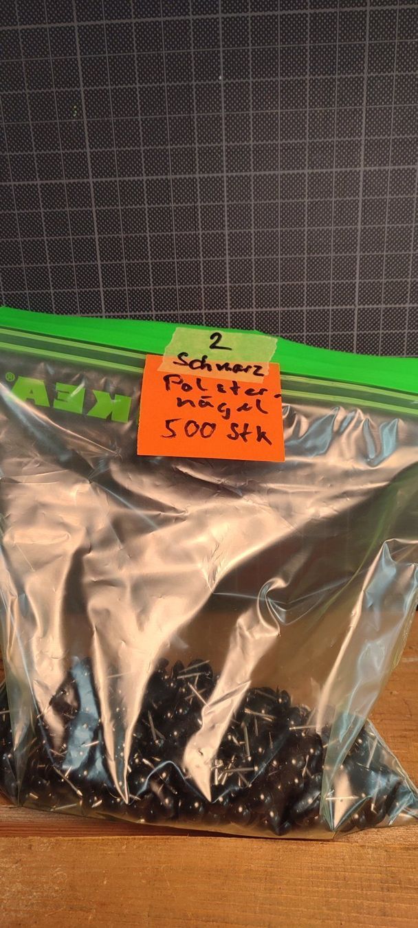 Alle Werkzeuge: Alte Polsternägel schwarz 500stk – Gebraucht aus Gelterkinden von MYSTOREFORYOU4460 4