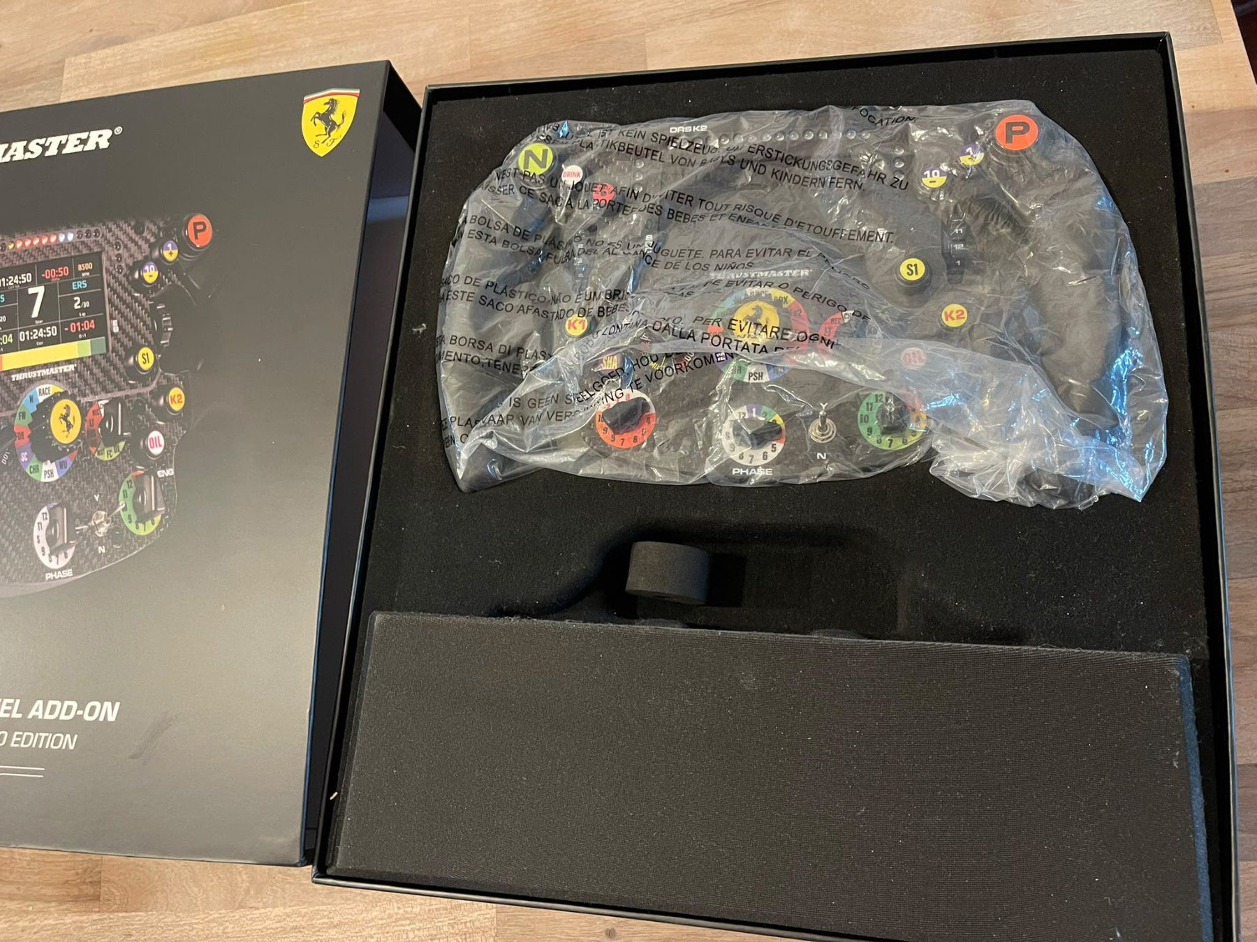 Thrustmaster Manettes: Thrustmaster Ferrari SF1000 Formula Edition – D'occasion à Steinhausen par fibritex 1