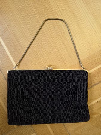 Wunderschöne Abendtasche, schwarz, perlenbesetzt 
