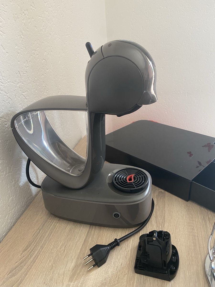 Kaffeemaschinen & Espressomaschinen: Machine à café Nescafé Dolce Gusto avec accessoires capsules – Gebraucht aus Tavannes von Brucette