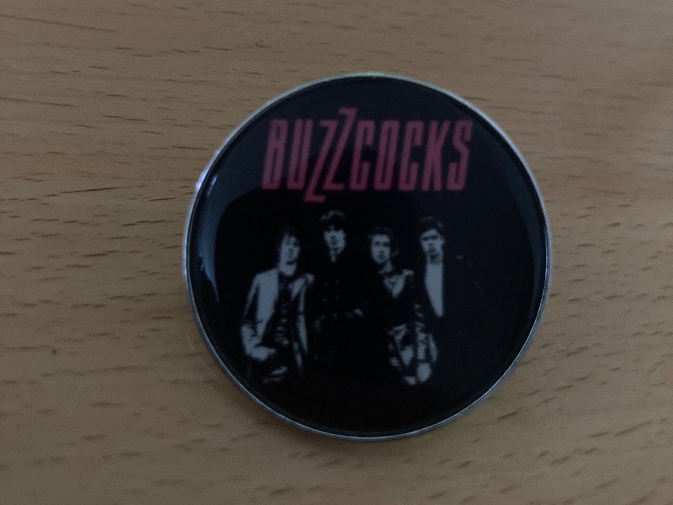 Spille & Fermagli: Buzzcocks Pin Anstecker Punk Metal Rock Band – Nuovo (secondo la descrizione) da Horn venduto da abutre72