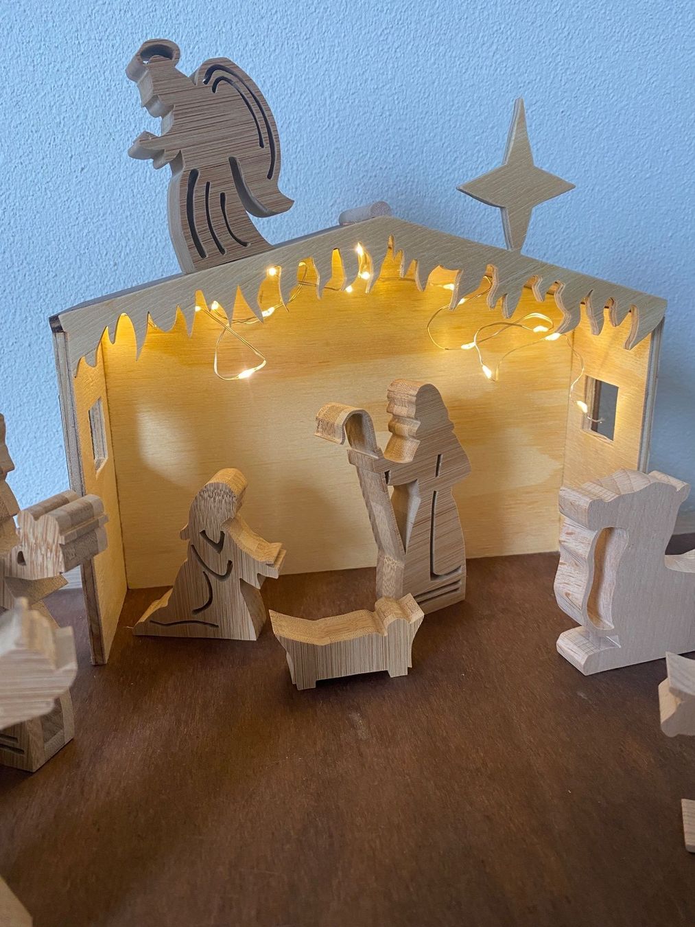 Toutes les décorations: Weihnachtskrippe aus Holz mit Licht – Neuf (Voir description) à Glattbrugg par RD-Shop 3