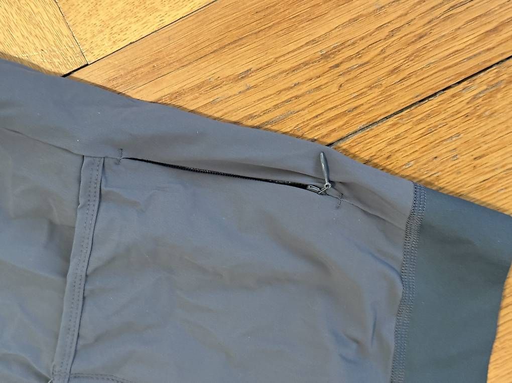 Pas Normal Studios Canottiere & Pantaloni: Maillot PAS NORMAL Essential (L) – Usato da Lausanne venduto da Sirimaz 2