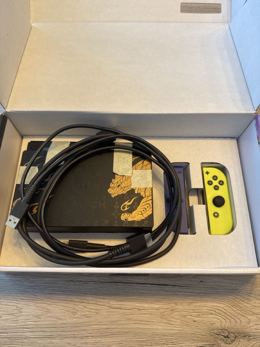 Nintendo Consoles: Nintendo Switch Monster Hunter Rise Edition RARE – D'occasion à Courrendlin par jay_lkn6 1