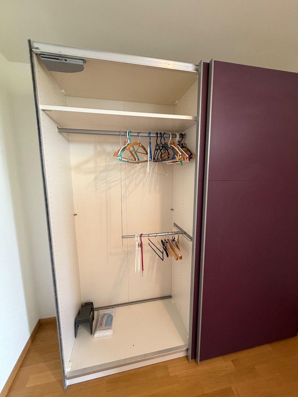 Micasa Armadi: Kleiderschrank – Usato da Zürich venduto da Tonen3 1