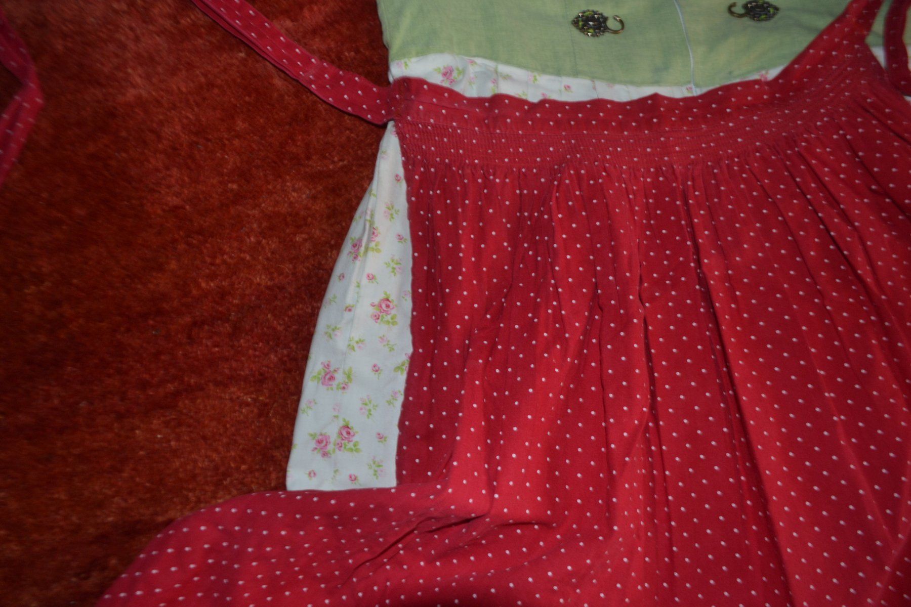 Robes: Dirndl gr.40, Baumwolle – D'occasion à Laupen ZH par chefdom 5
