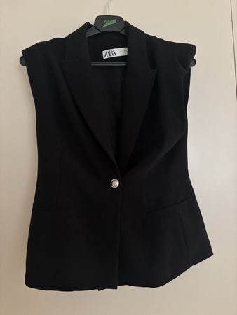 ZARA schwarze ärmellose Blazer Gr. S 