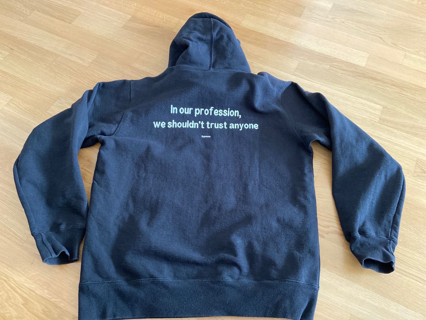 Maglioni & Felpe: Supreme Hoodie / Pullover Gr XL  schwarz – Usato da Sisseln AG venduto da XBL-Rotstein 3