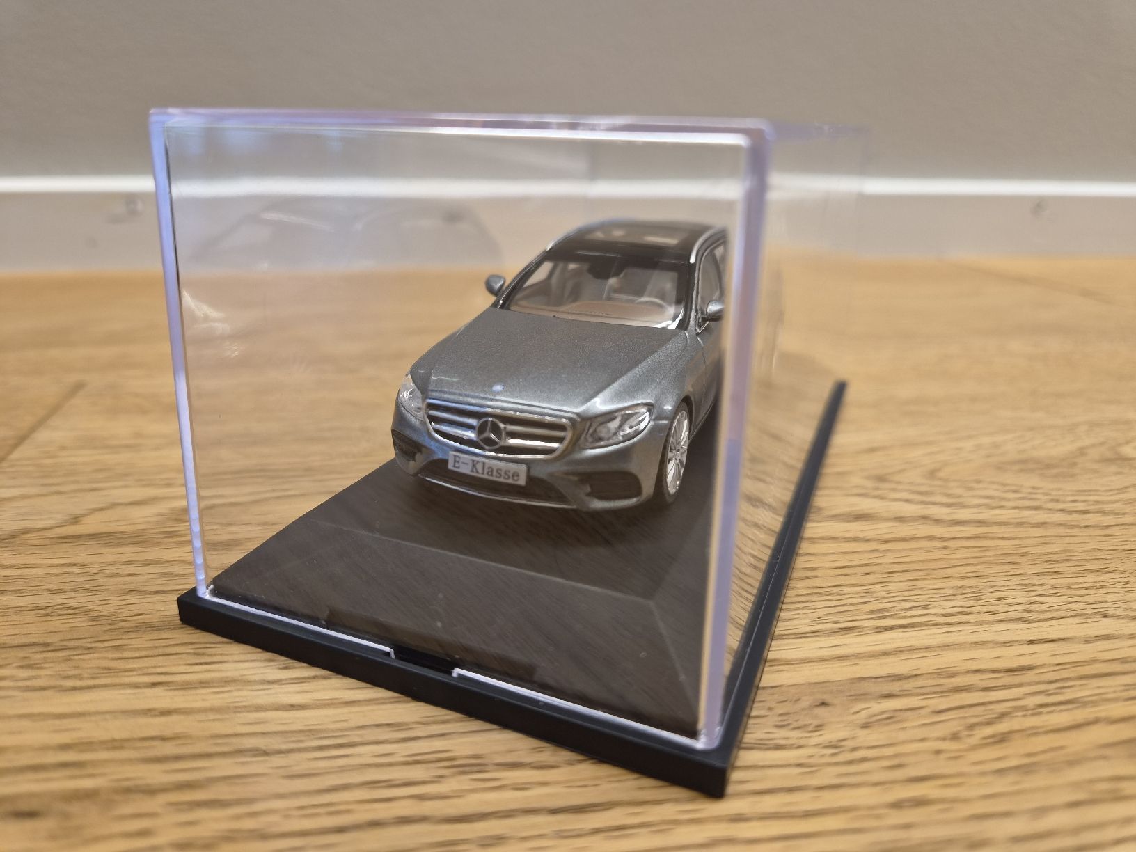 Mercedes-Benz Modellini d'auto: Mercedes-Benz E-Klasse Combi 1:43 – Nuovo (secondo la descrizione) da Wädenswil venduto da ky_109 4