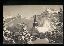 Arosa, Teilansicht mit Kirche und Bergpa