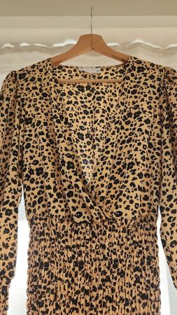 Schöne Asos Design satin leopard Kleid!