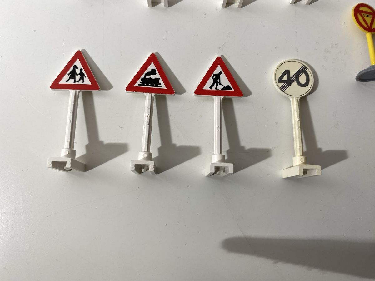 Lego Spielzeuge: Lego Verkehrstafeln  – Gebraucht aus Winterthur von ben_9vxx 1