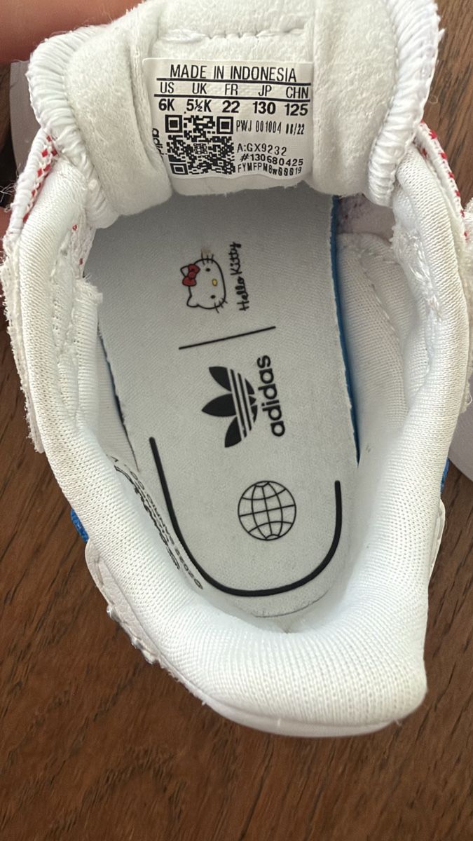 Adidas Schuhe für Jungen: Adidas Hello Kitty Kinder – Gebraucht aus Sennhof Winterthur von bibo11 2