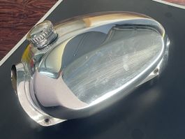 Réservoir chromé pour vélomoteurs Sachs, intérieur propre. 