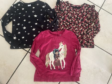 3 C&A Mädchen Langarmshirts Gr. 122 neu und Neuwertig