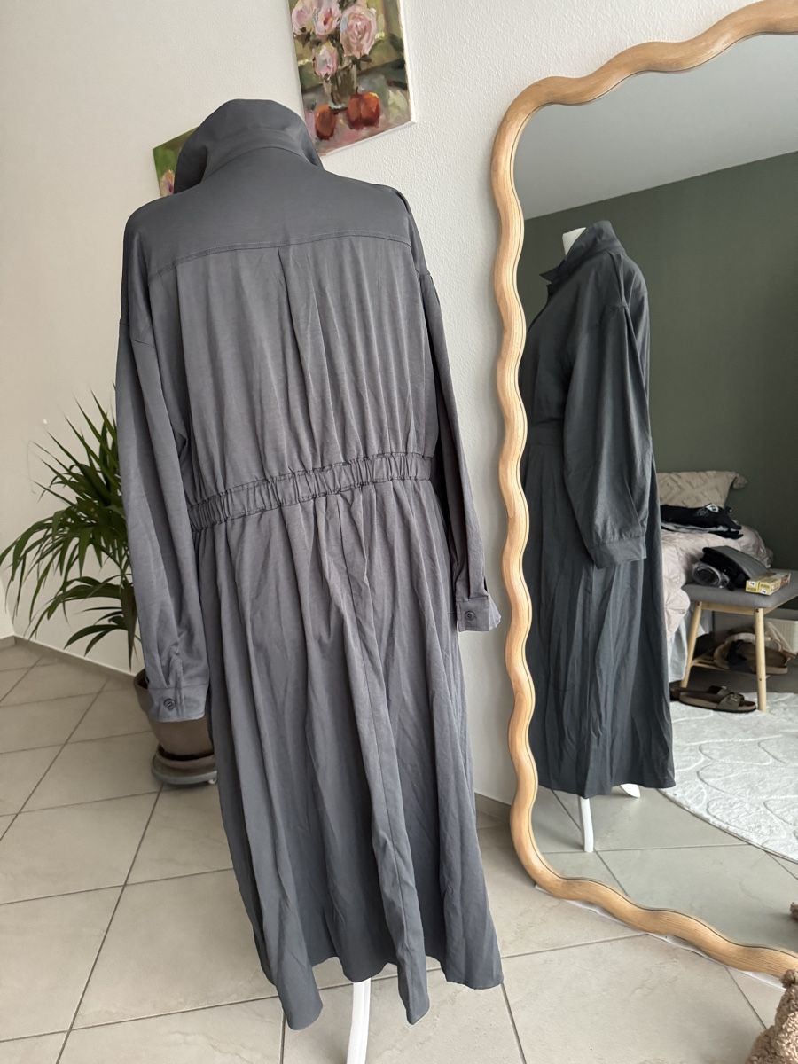 Kleider: Extravagantes Kleid anthrazit-grau – Neu (gemäss Beschreibung) aus Muttenz von einfach-schoen 2