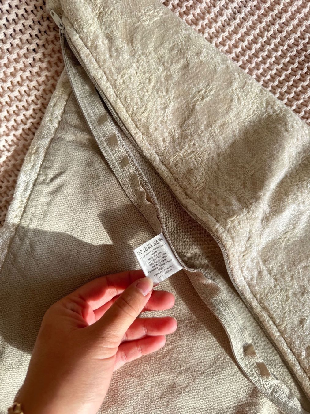 Linge de lit: 2x Fourre de coussin beige – D'occasion à Montreux par iza_peche8 2