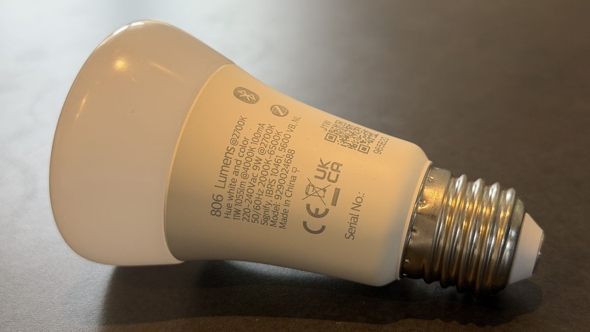 Philips Lampes: Philips Hue Starter Set Bridge, Color-E27 Birne, Dimm Switch – D'occasion à Pfeffingen par AuktionatorX 7