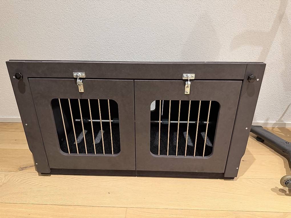 Gabbie, trasporto & Sicurezza: Hundebox Sonderanfertigung Tesla Model Y – Usato da Beckenried venduto da den_cl7n