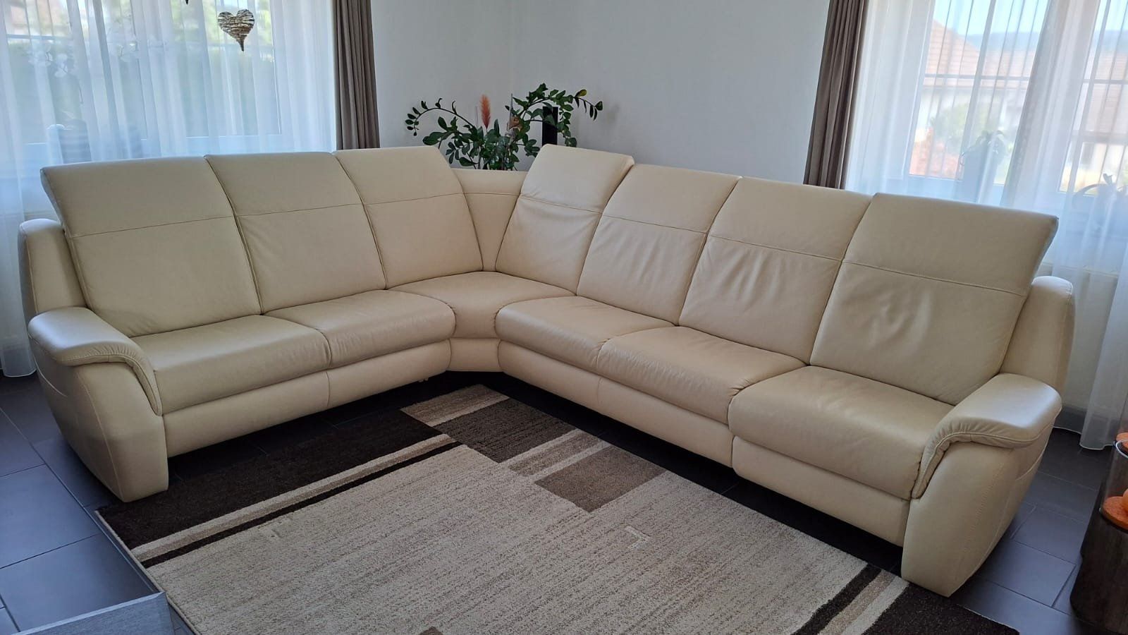 Sofas: Beiges Ledersofa – Gebraucht aus Wigoltingen von blautiger