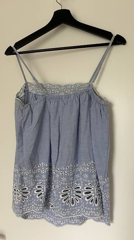 Tops: Sommeroberteil blau mit Lockstickerei – D'occasion à Neuheim par Vinn 1
