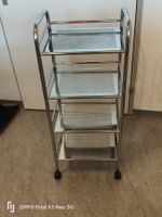 2 Rollwagen mit fixmontierten Tablaren