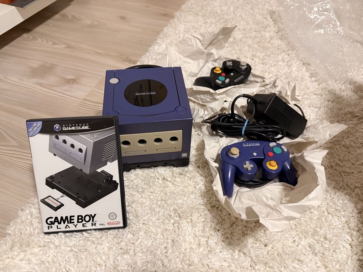 Nintendo Konsolen: Nintendo GameCube Konsole mit Game Boy Player & 2 Controller – Gebraucht aus Zürich von tan_sc6v