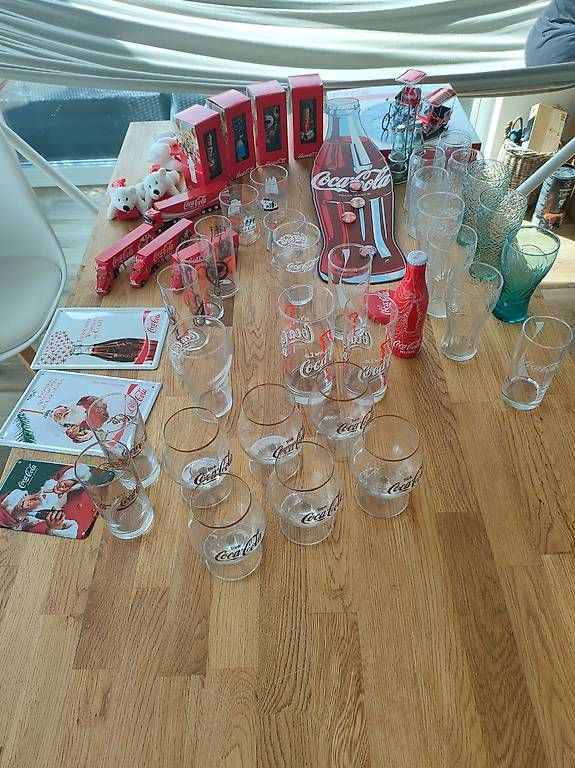 Giocattoli: Coca-Cola Sammlung - Gläser, Blechschilder, Plüschtiere – Usato da Beinwil am See venduto da m4c2005