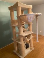Grosser Katzenbaum beige mit Liegemulden und Seil