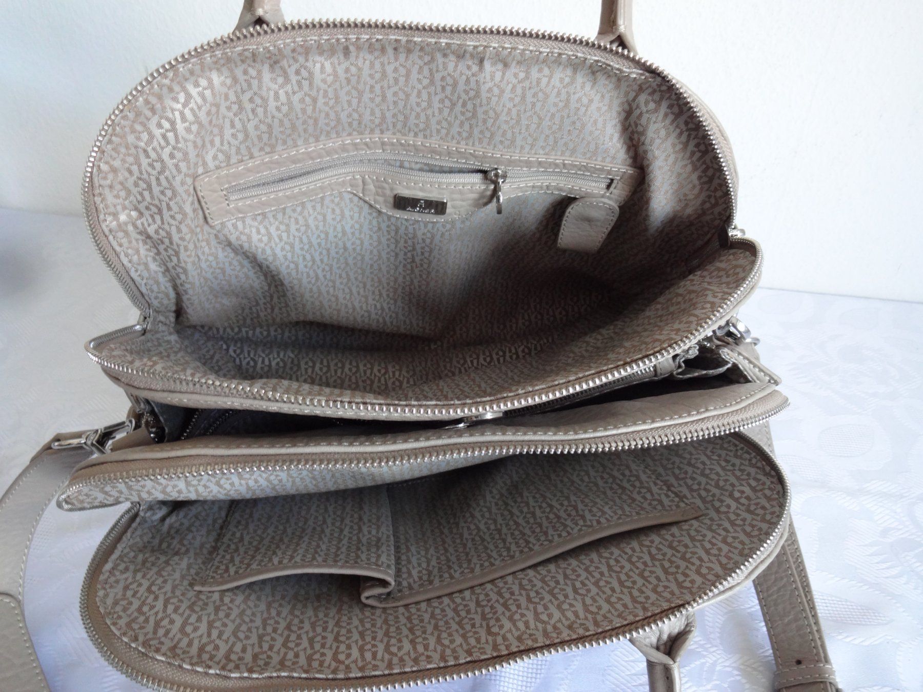 Aigner Borse da donna: Orig. "" AIGNER "" Hand oder Umhänge Leder Tasche – Nuovo (secondo la descrizione) da Frauenfeld venduto da Riaa 7