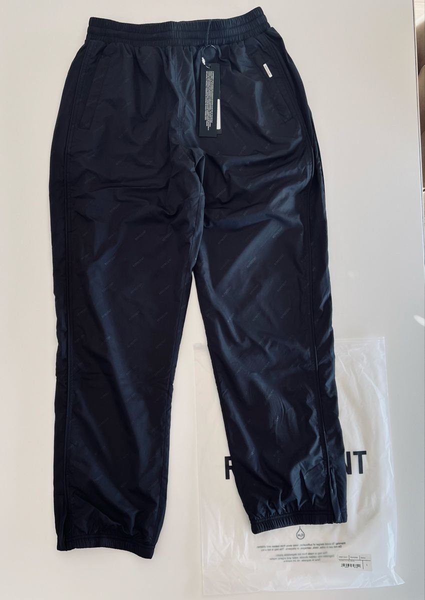 Represent Pantaloni: Represent trackpant allover logo L – Nuovo e nell'imballaggio originale da Savièse venduto da Cedric007