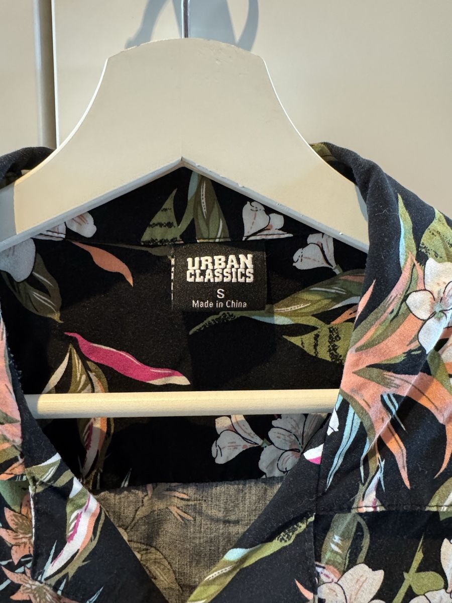 Camicie: Hemd Urban Classics Blumenmuster Grösse S – Nuovo (secondo la descrizione) da Pfäffikon ZH venduto da aitm_00 2